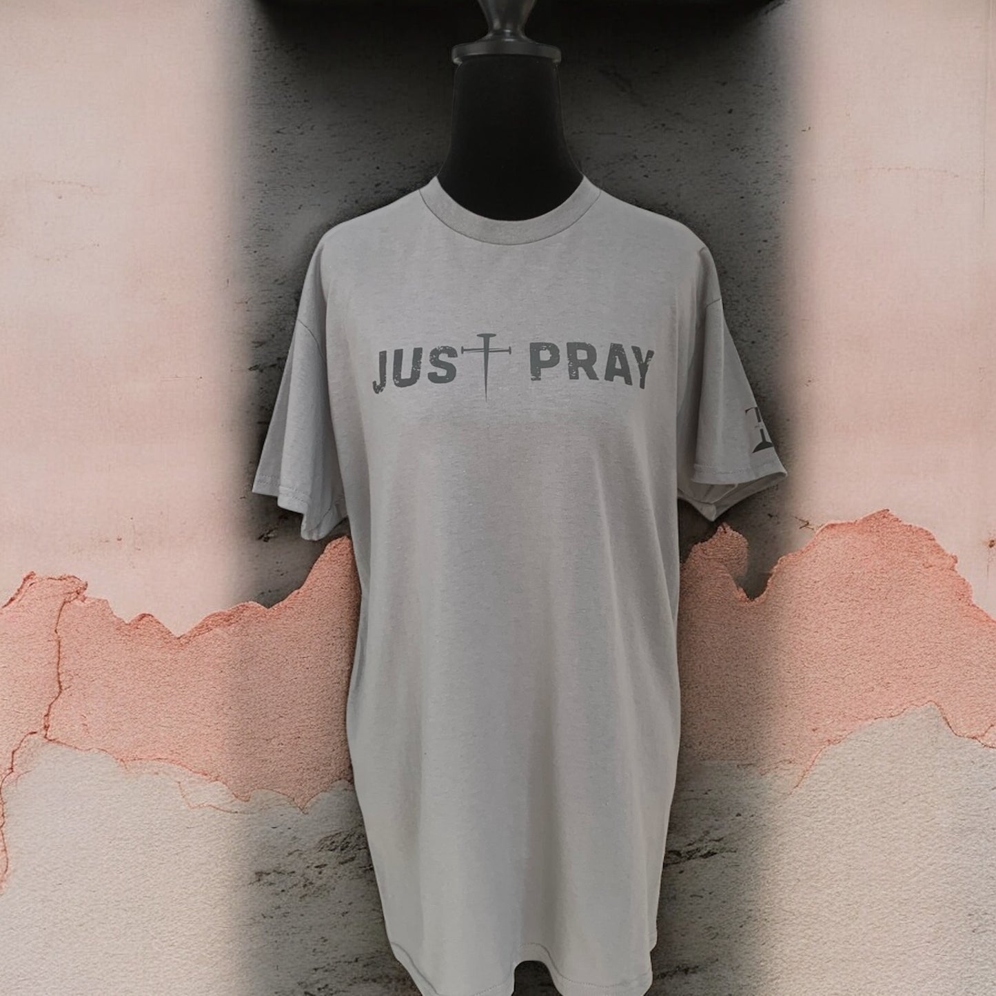NEW !! "Just Pray" Grey T-Shirt (Men / Women) **Free Shipping**
