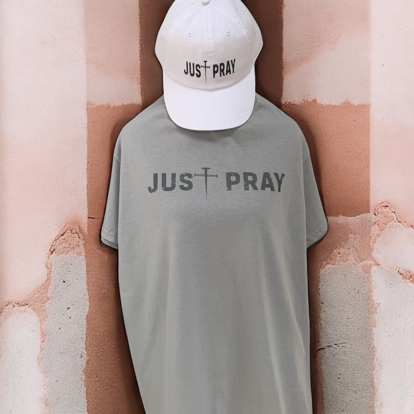 NEW !! "Just Pray" Grey T-Shirt (Men / Women) **Free Shipping**